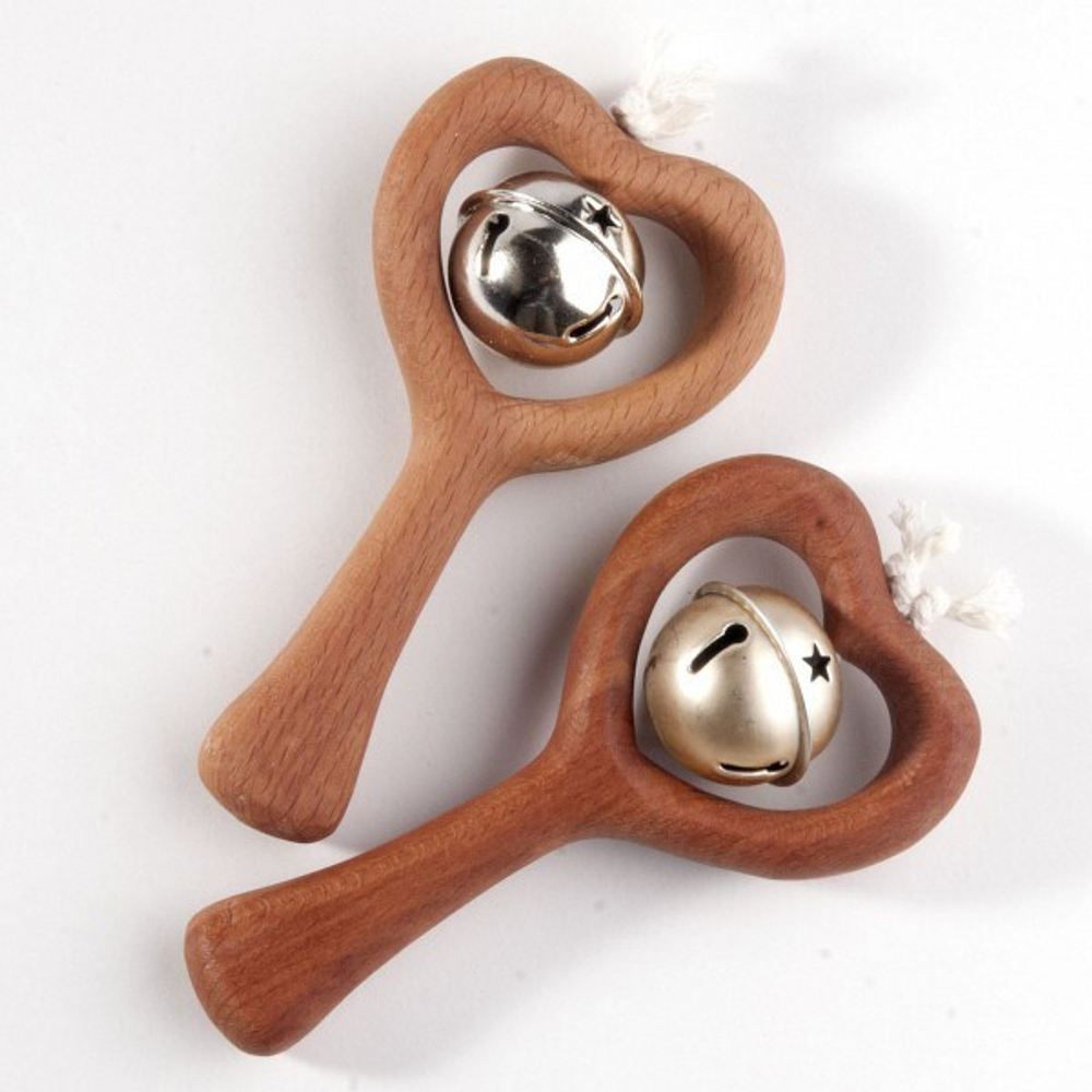 Деревянная погремушка с бубенцом Сердечко Леснушки