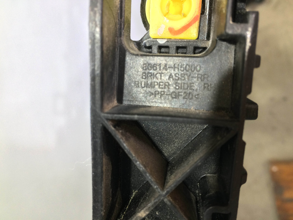 Кронштейн заднего бампера Hyundai Solaris 2 Б/У Оригинал 86614H5000