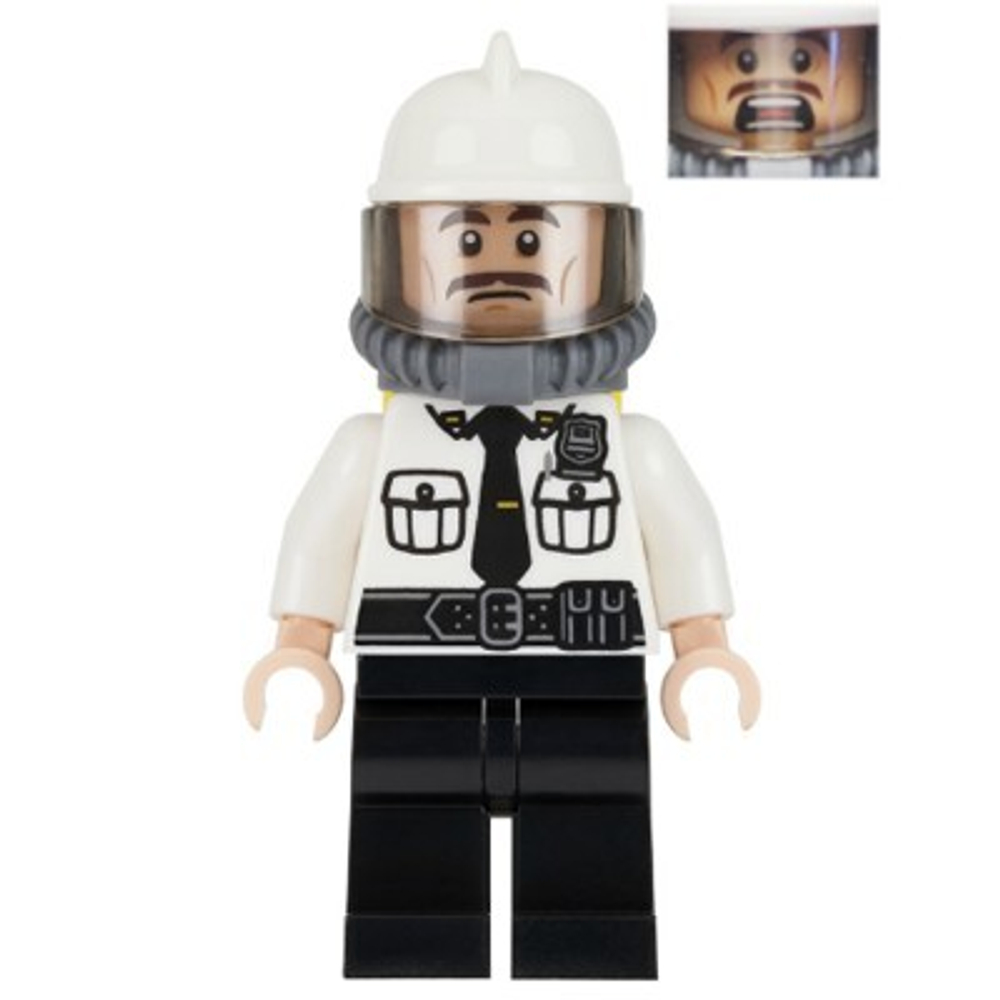 Охранник в пожарном шлеме sh0320