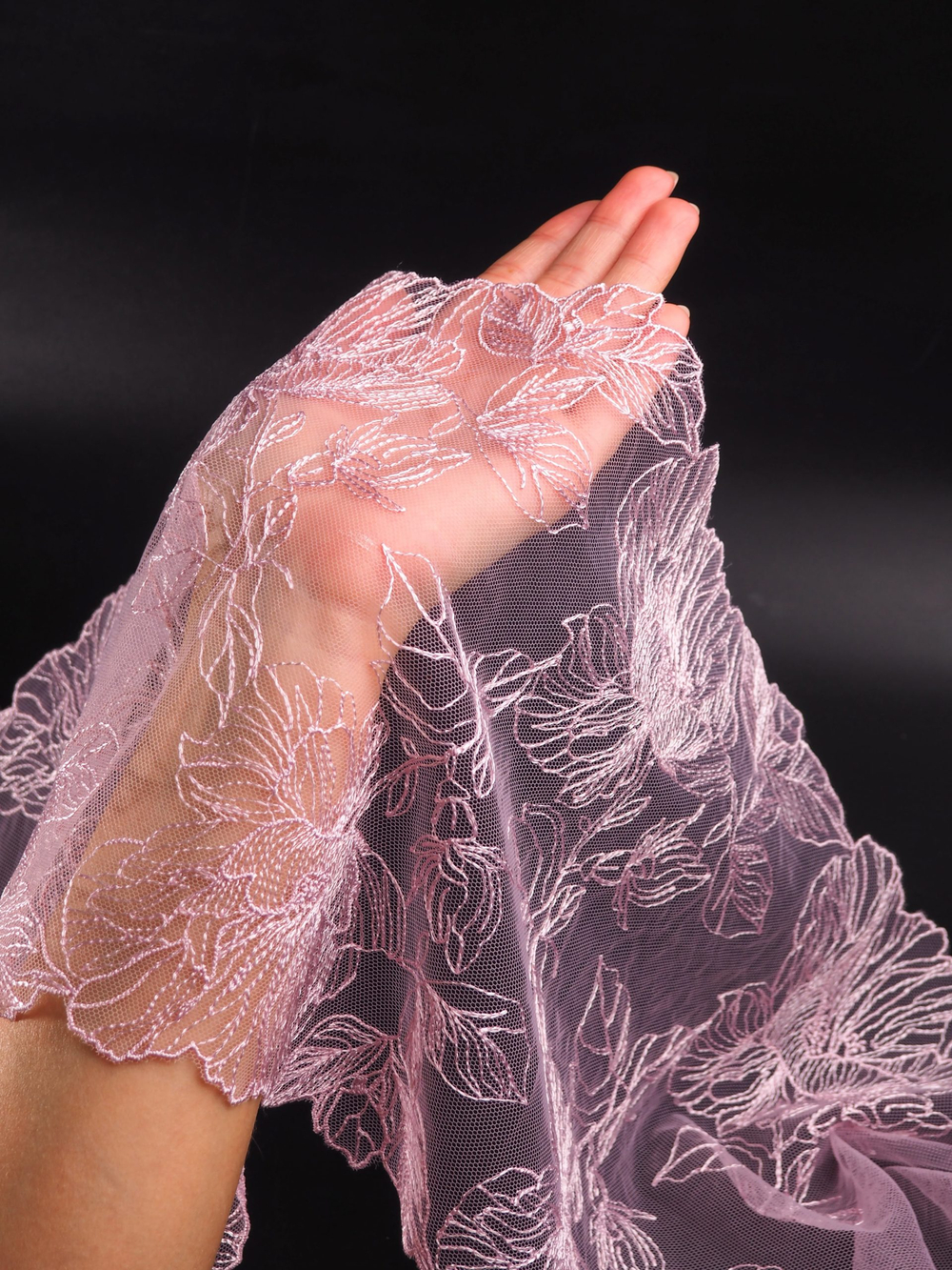 Вышивка на сетке пудрово-лиловая неэластичная ширина 21см ОТРЕЗ 0,5 м