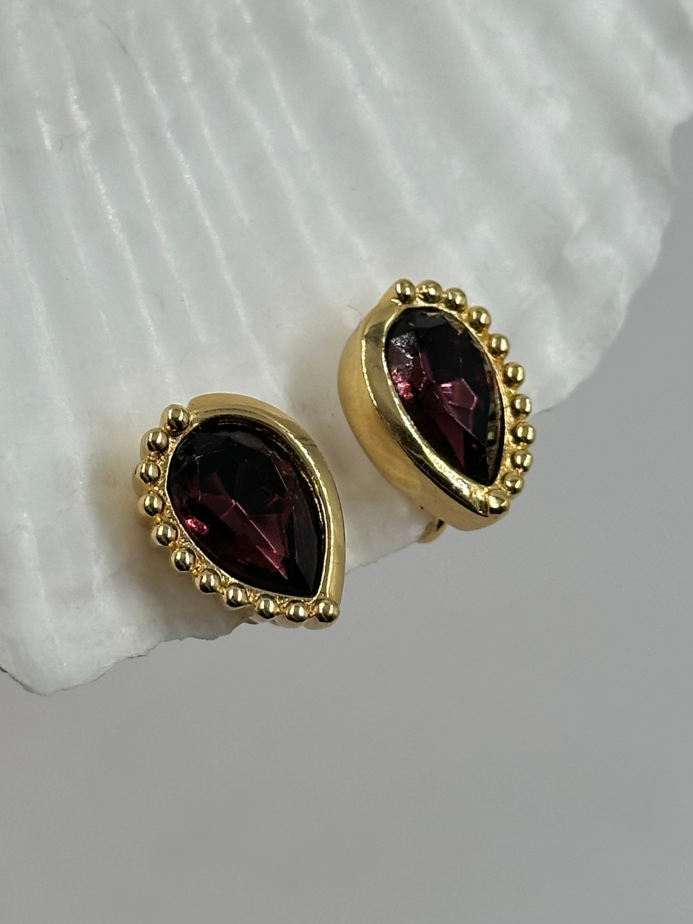 Клипсы с фиолетовыми кристаллами Christian Dior