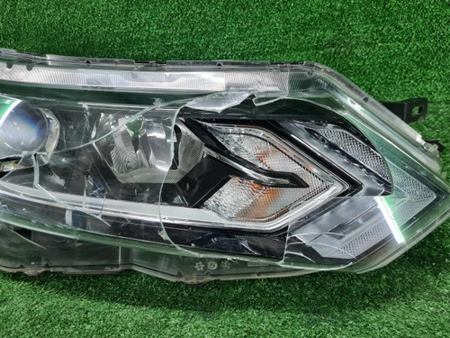 Битая Фара правая Nissan Qashqai 2 j11 (17-23) галоген