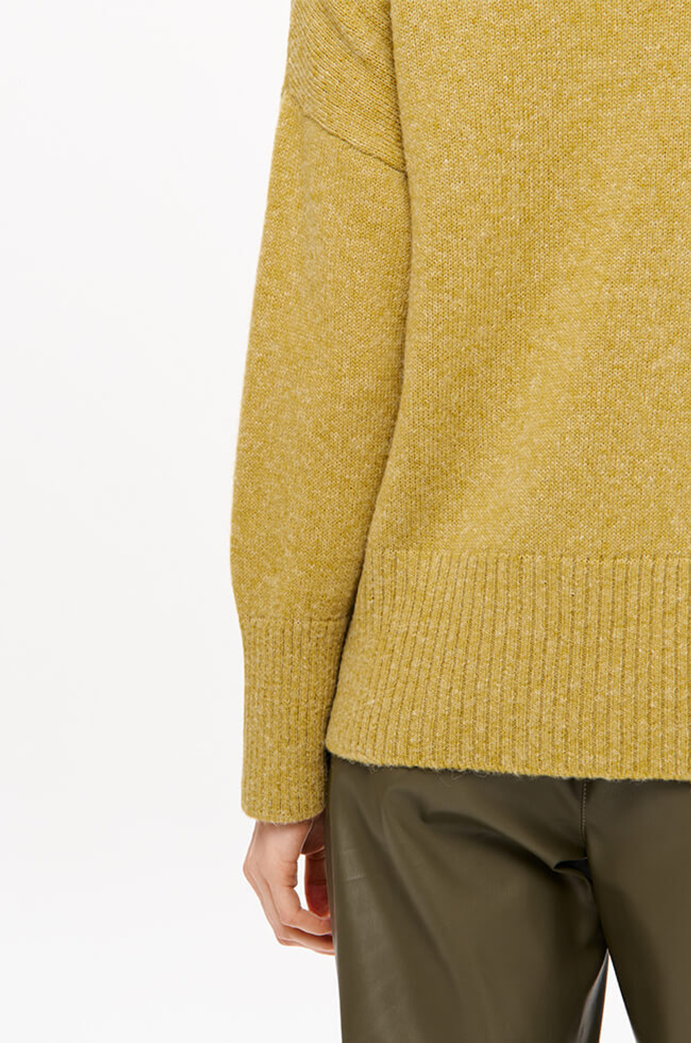23364 Свитер женский (горчичный)