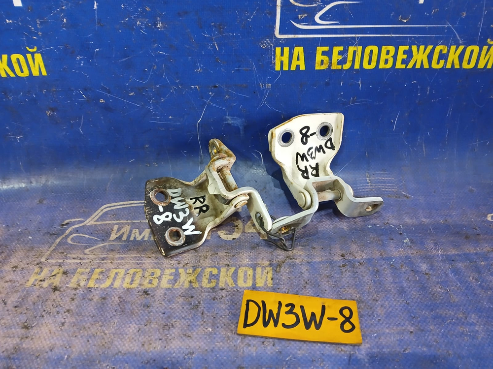 Петля двери задней правой MAZDA DEMIO 1998