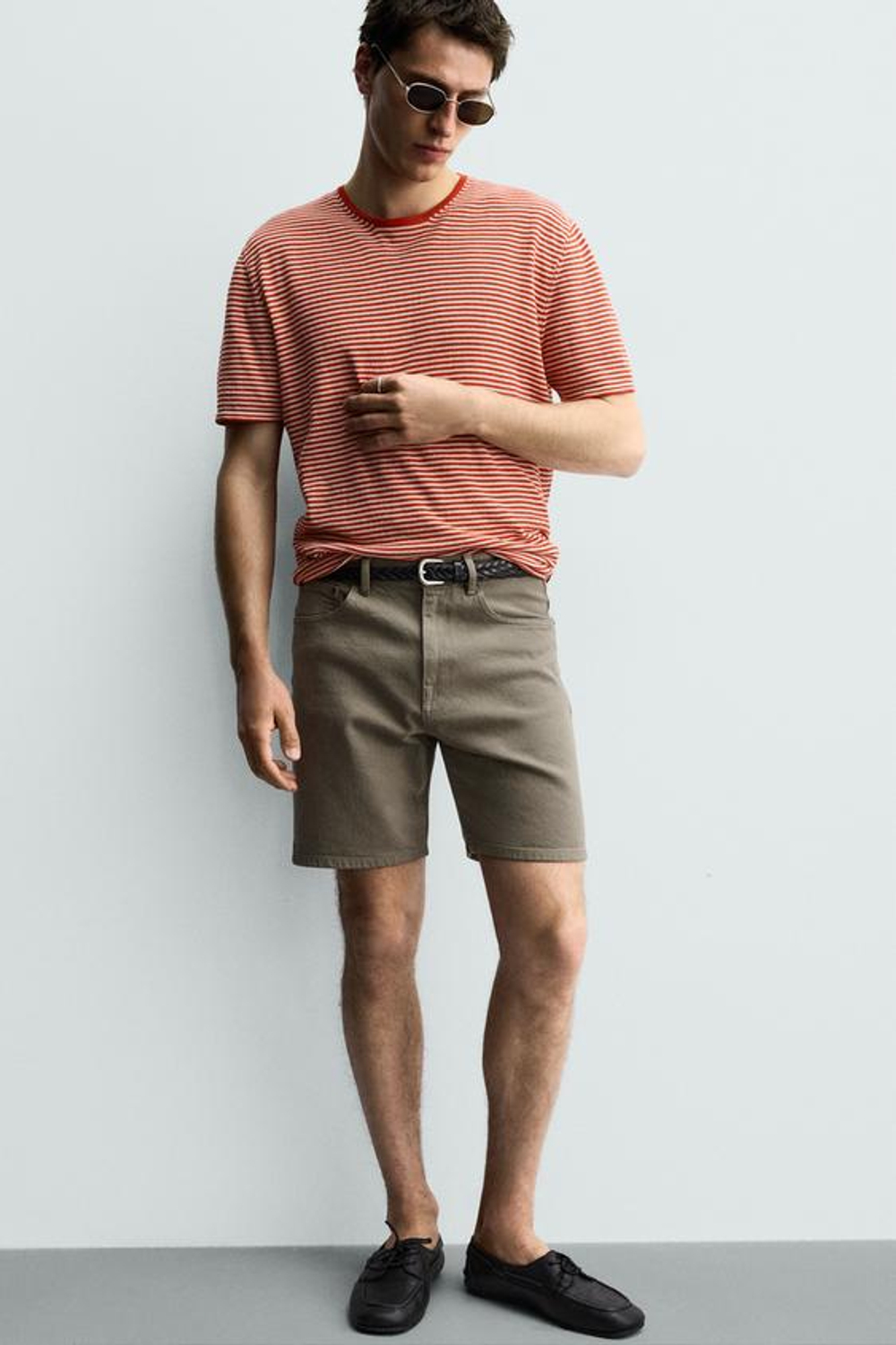 ZARA ДЖИНСОВЫЕ ШОРТЫ REGULAR FIT, ЗЕЛЕНОВАТЫЙ