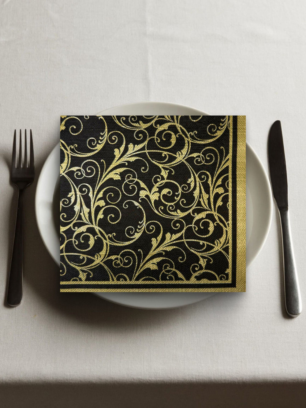 Салфетки бумажные праздничные трёхслойные для сервировки и декупажа Очарование на чёрном