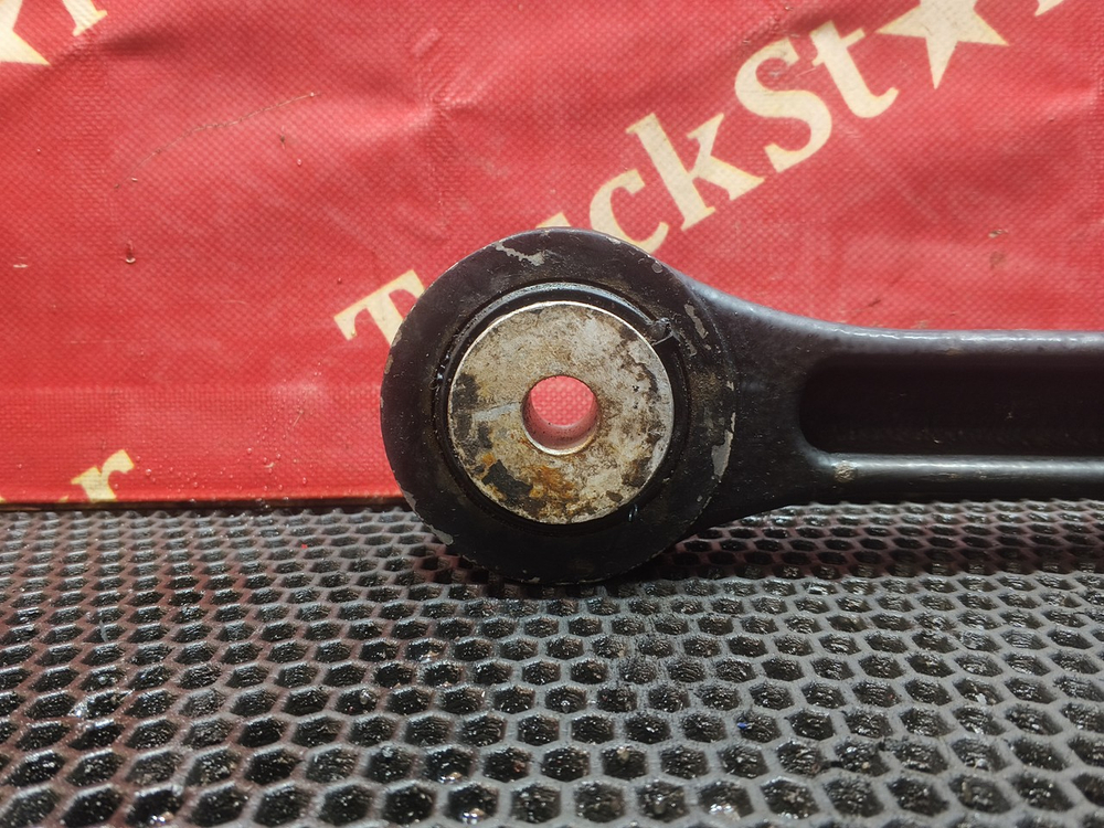 Стойка переднего стабилизатора