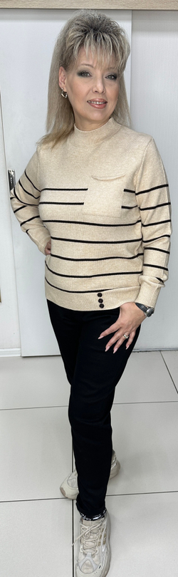 Джемпер бежевый с полоской