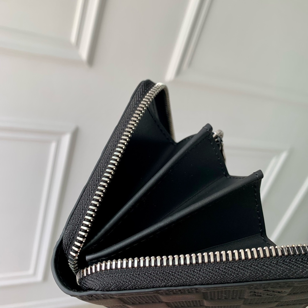Louis Vuitton Zippy Wallet