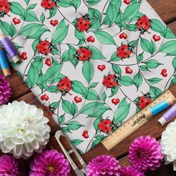 Ткань лён яркие божьи коровки в листве