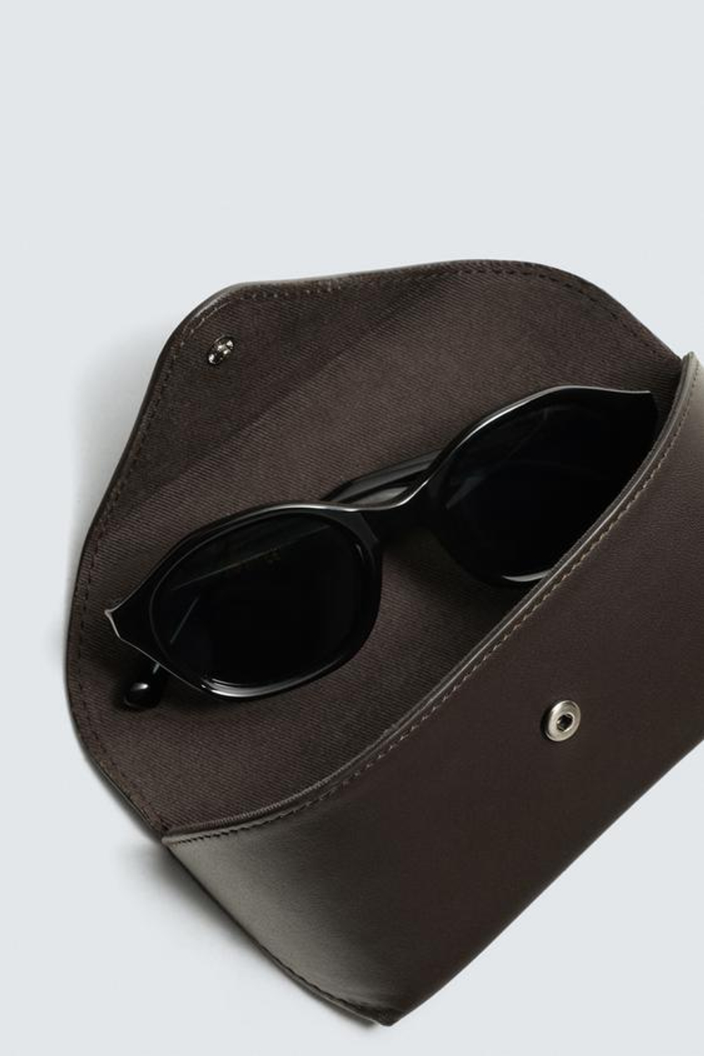 ZARA КОЖАНЫЙ ЧЕХОЛ ДЛЯ ОЧКОВ, КОРИЧНЕВЫЙ