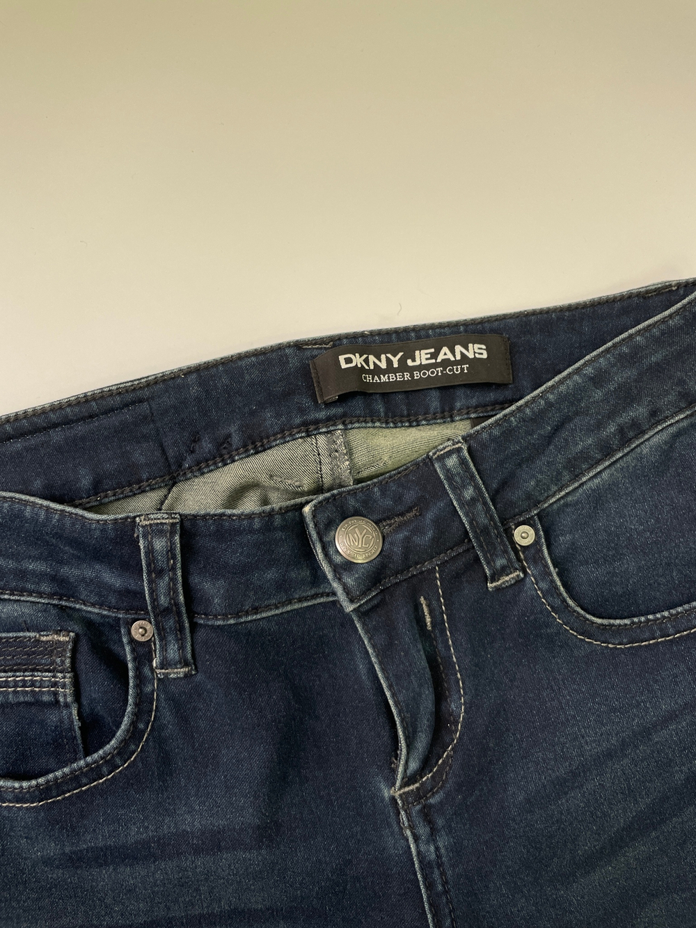 Джинсы DKNY