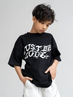 Черная футболка для мальчика в школу