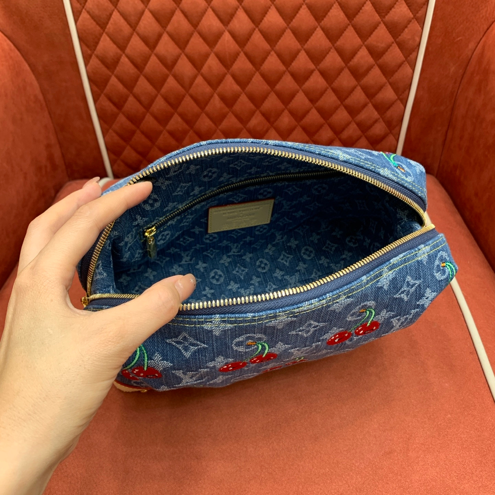 Louis Vuitton Pochette Cosmetique GM