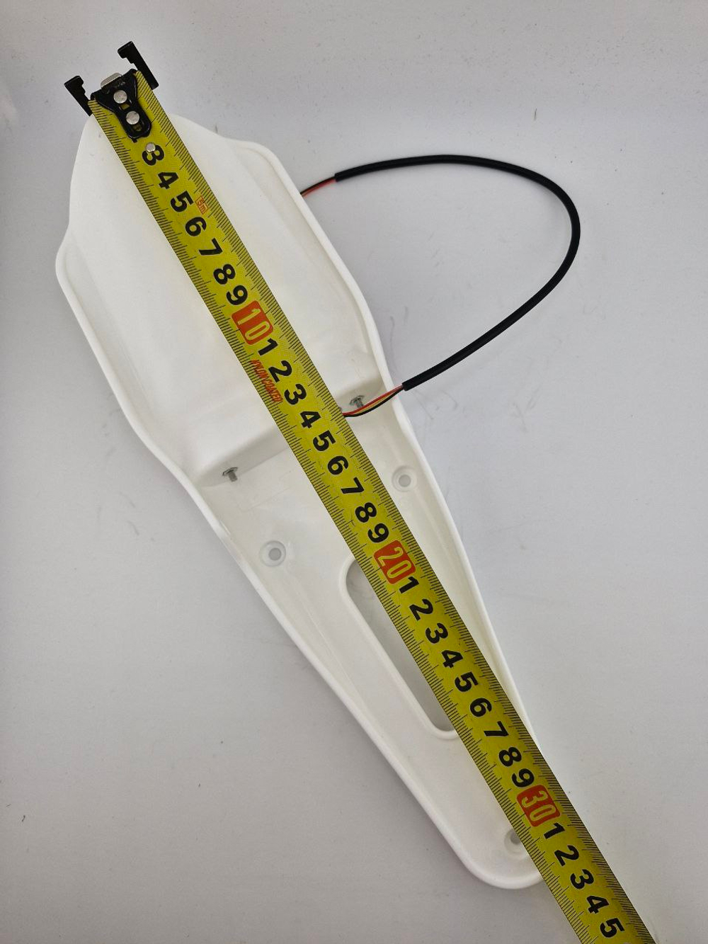 Крыло заднее универсальное со стоп-сигналом (белое) для мотоцикла, питбайка, мопеда