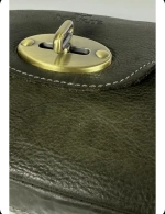 Женская наплечная сумка из натуральной винтажной кожи темно-зеленого цвета