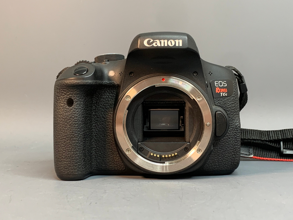 Canon EOS Rebel T6i(750D) kit EF-S 18-55mm IS STM