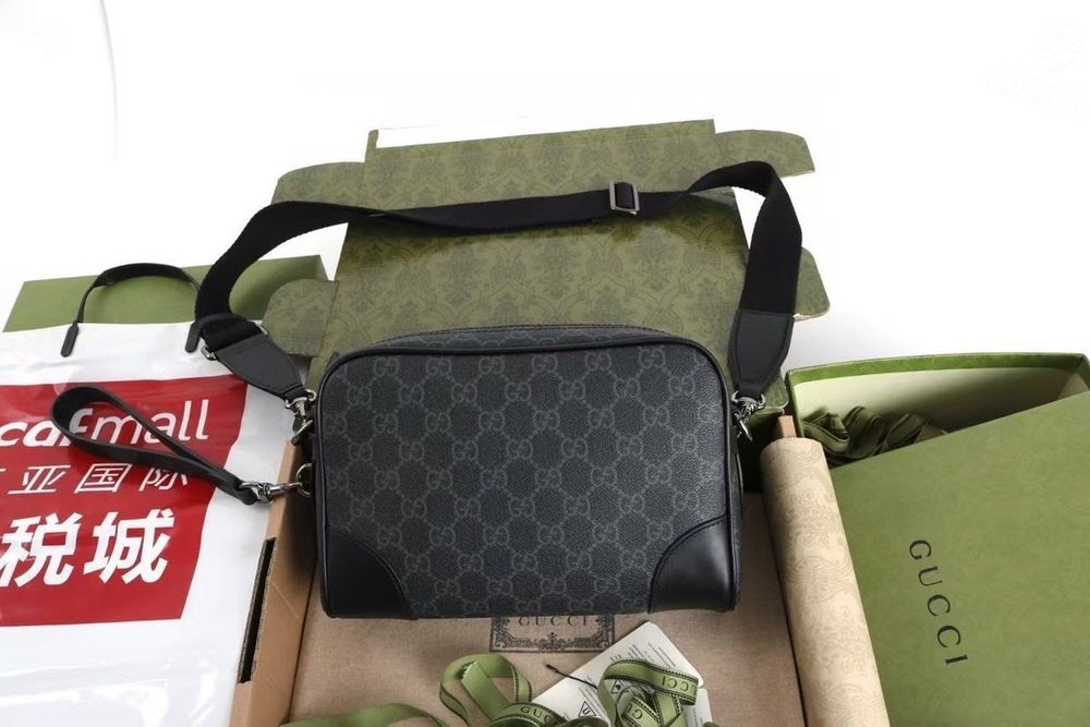 Мессенджер-Сумка через плечо Gucci Small Emblem