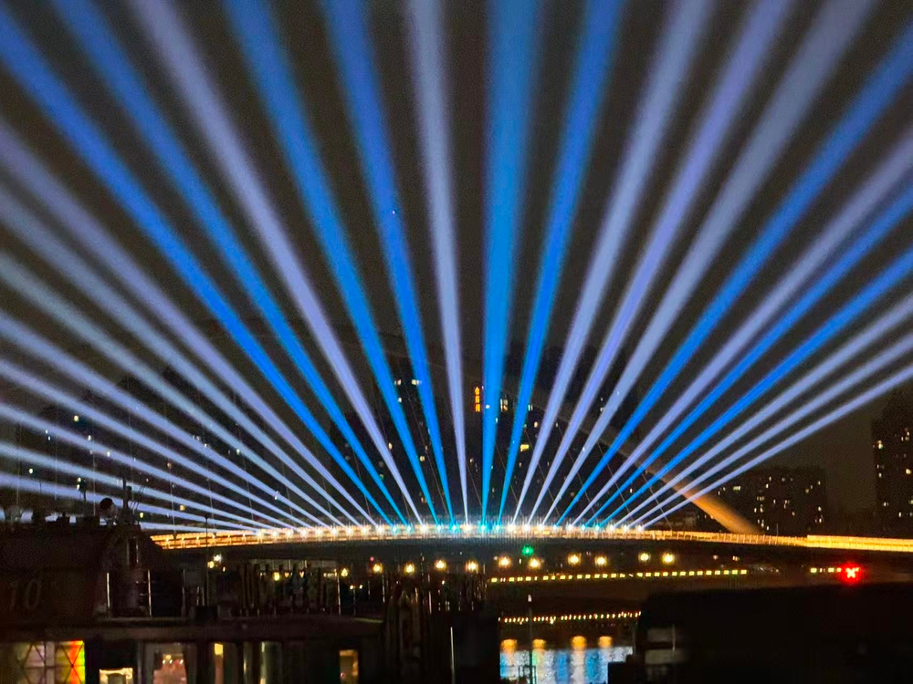 Вращающаяся голова SUPER 300 IP LASER