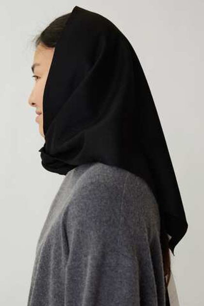 Косынка из костюмной черной шерсти