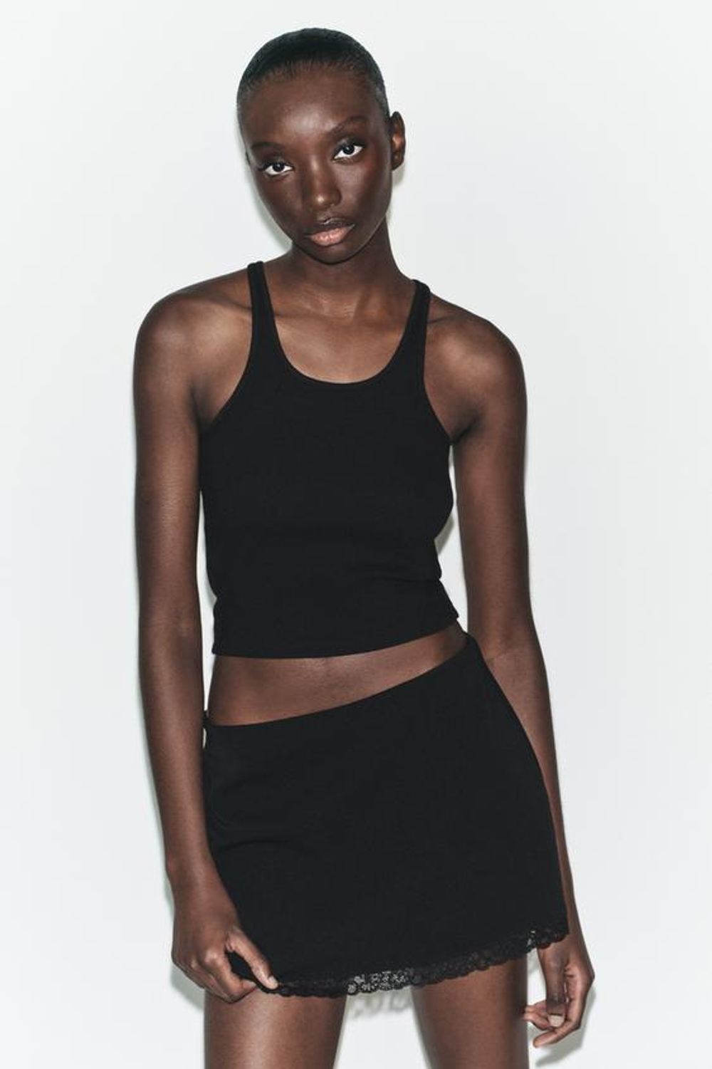 ZARA МИНИ-ЮБКА ИЗ ЭЛАСТИЧНОЙ ТКАНИ С КРУЖЕВОМ, ЧЕРНЫЙ