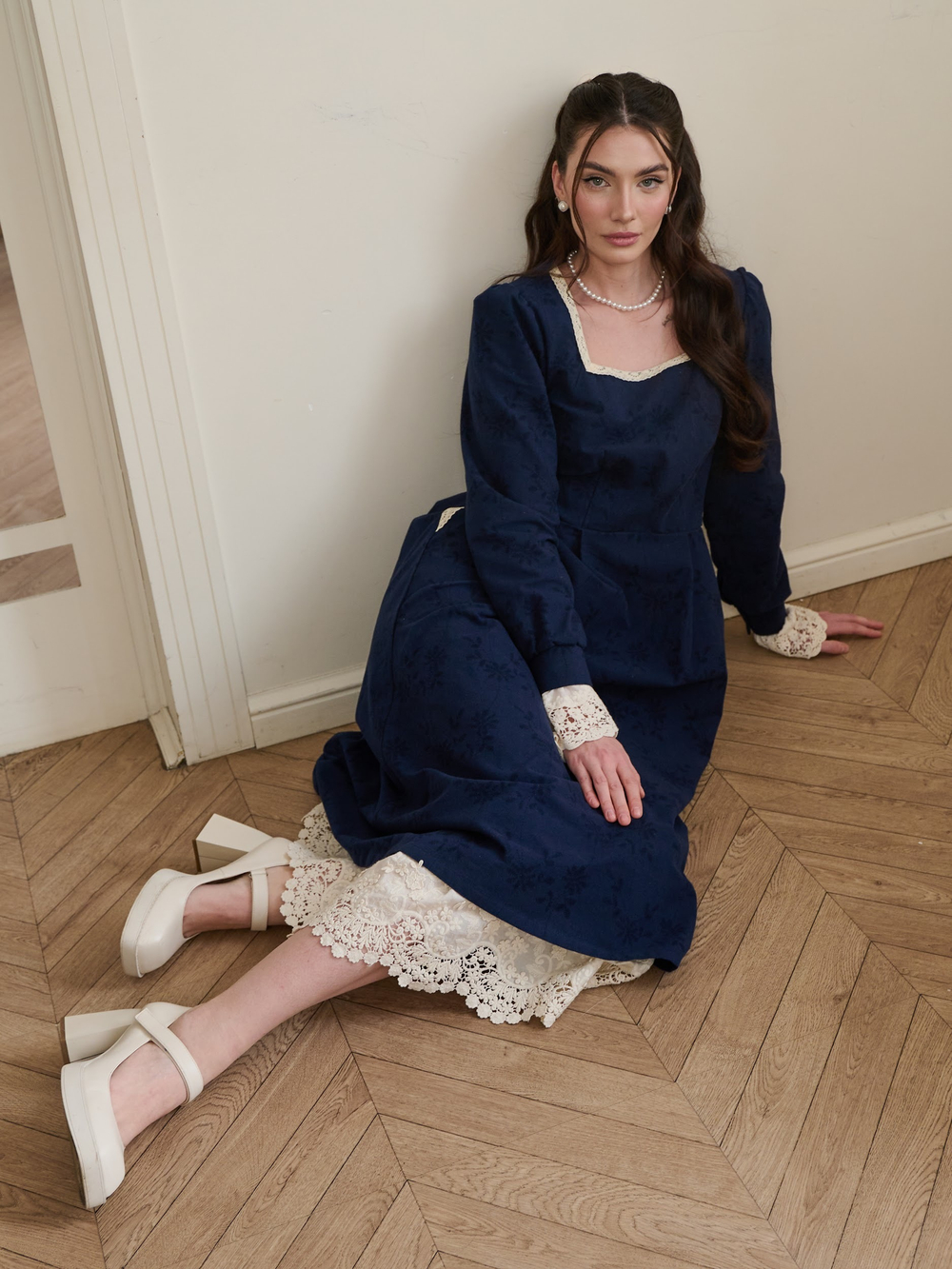 Платье с квадратным вырезом