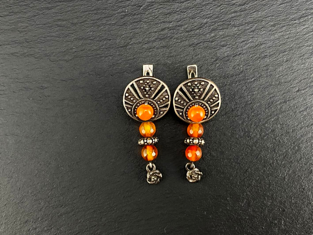 Серьги "Луннички с камнями и привесками".