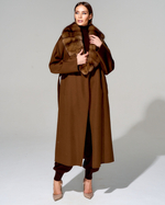 Пальто с меховой отделкой