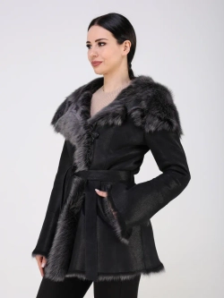 Дубленка зимняя натуральная с капюшоном короткая