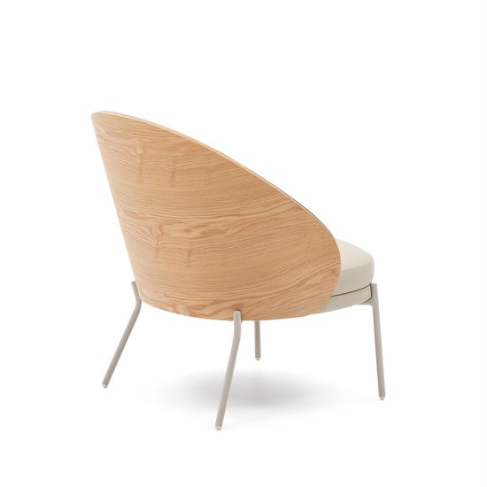 Кресло Eamy из бежевой экокожи, ясеневого шпона с натуральной отделкой и бежевого металла Испания La Forma