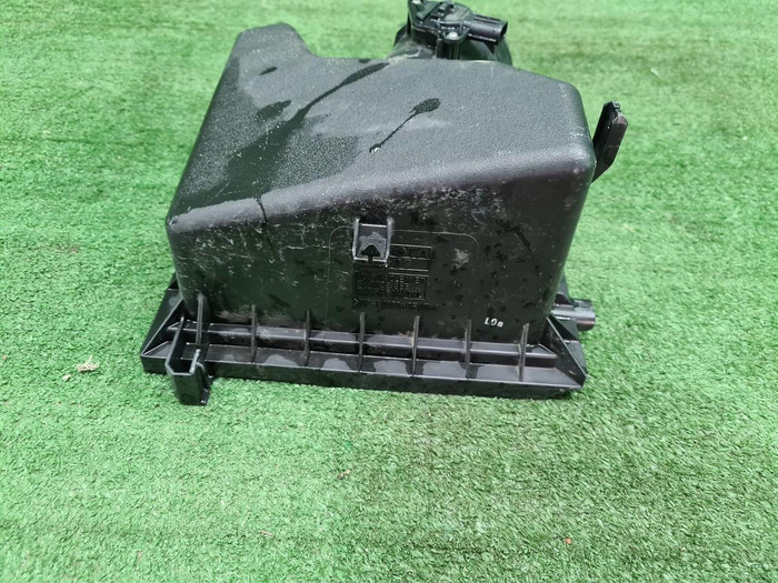 Корпус воздушного фильтра Toyota Camry xv70 17-нв