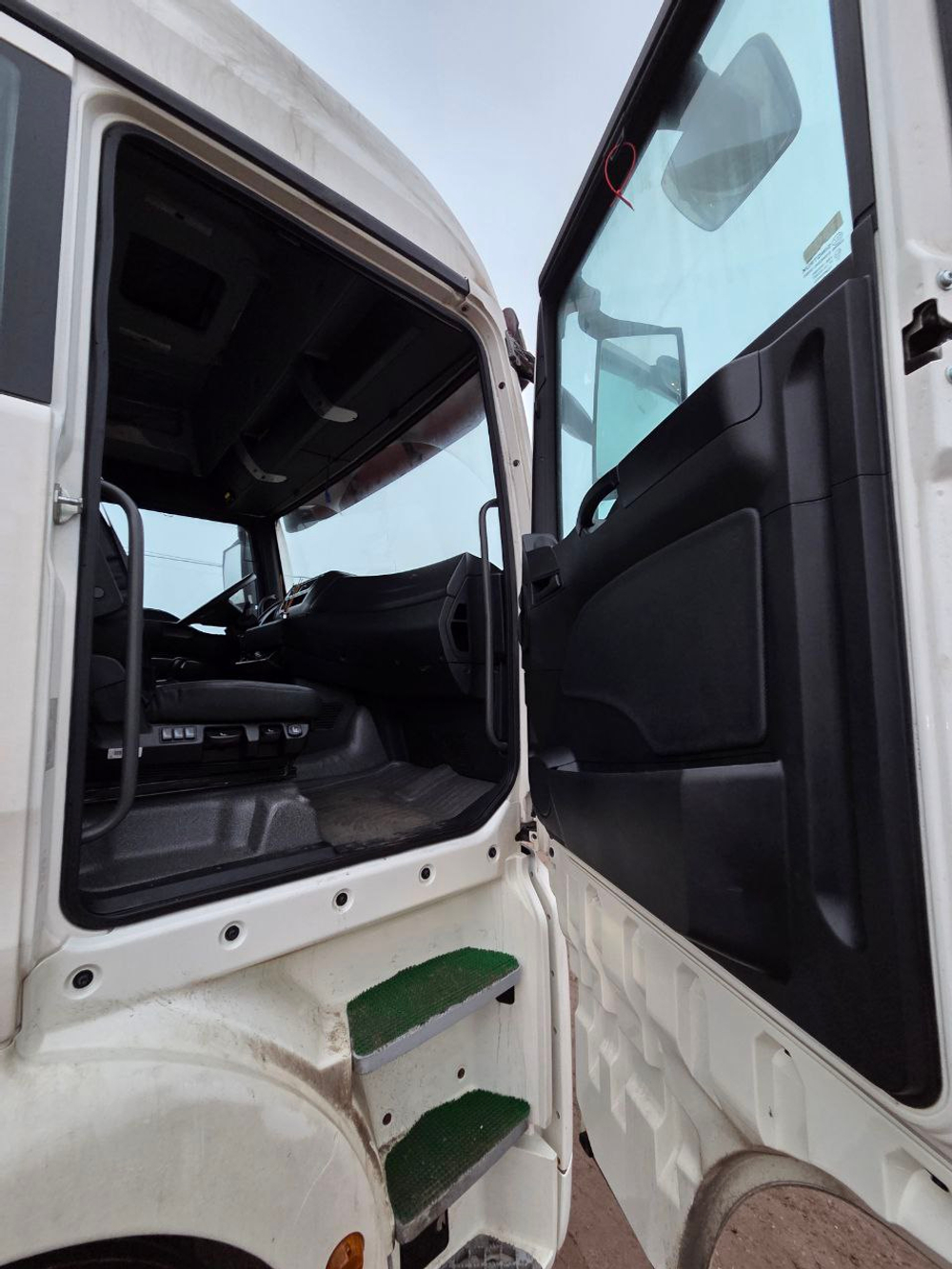 SITRAK C7H 4x2 Седельный тягач ZZ4186V391HE (Дизельный, 12,4 л, 480 л.с., AT)