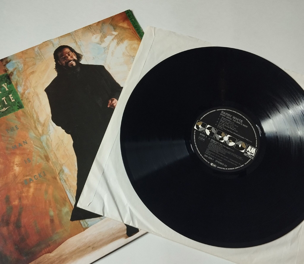 Винтажная виниловая пластинка LP Barry White The Man Is Back (Germany 1989)