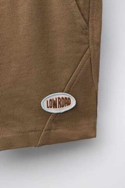 ZARA БЕРМУДЫ С НАШИВКОЙ И ОКРАШИВАНИЕМ GARMENT DYE, СВЕТЛО-КОРИЧНЕВЫЙ