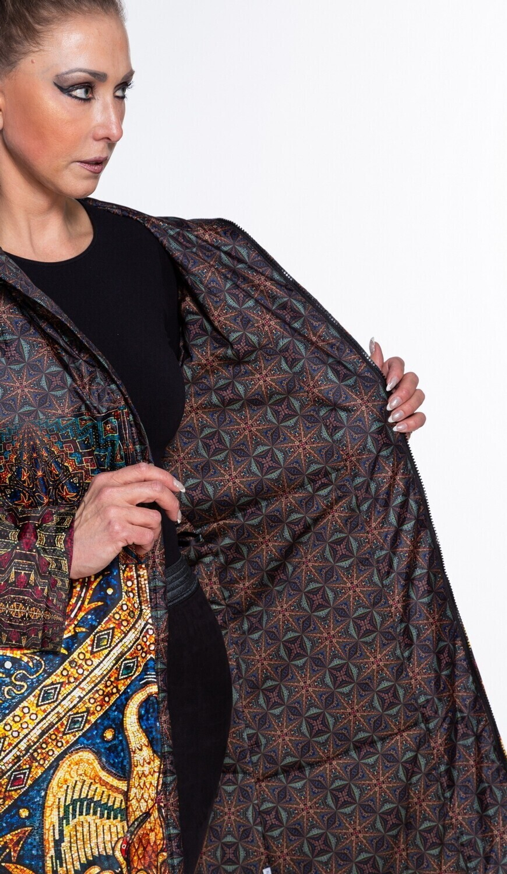 Пальто "Легенда", по мотивам фрагмента мозаики "Пеликан" в Ахенском соборе, построенном при Карле Великом