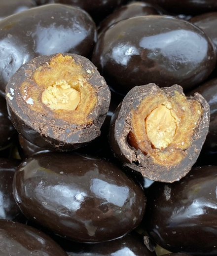 Финик с миндалем в темной кондитерской глазури 100г