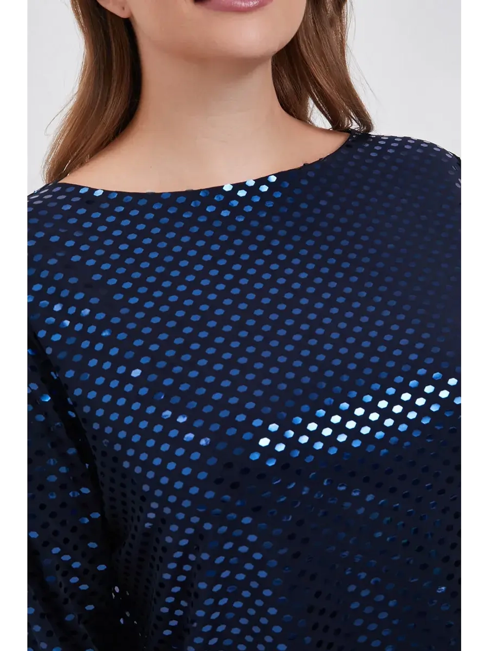 Блузка нарядная с пайетками