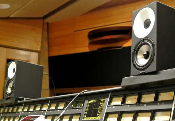 Amphion One15 Black