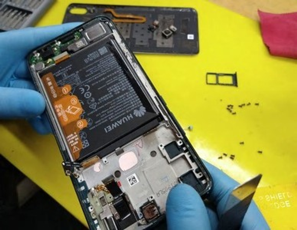 Ремонт после попадания воды в телефон Huawei
