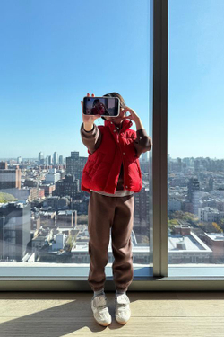 ZARA КОМПЛЕКТ ИЗ ТОЛСТОВКИ И ДЖОГГЕРОВ С НАШИВКОЙ, КОРИЧНЕВЫЙ