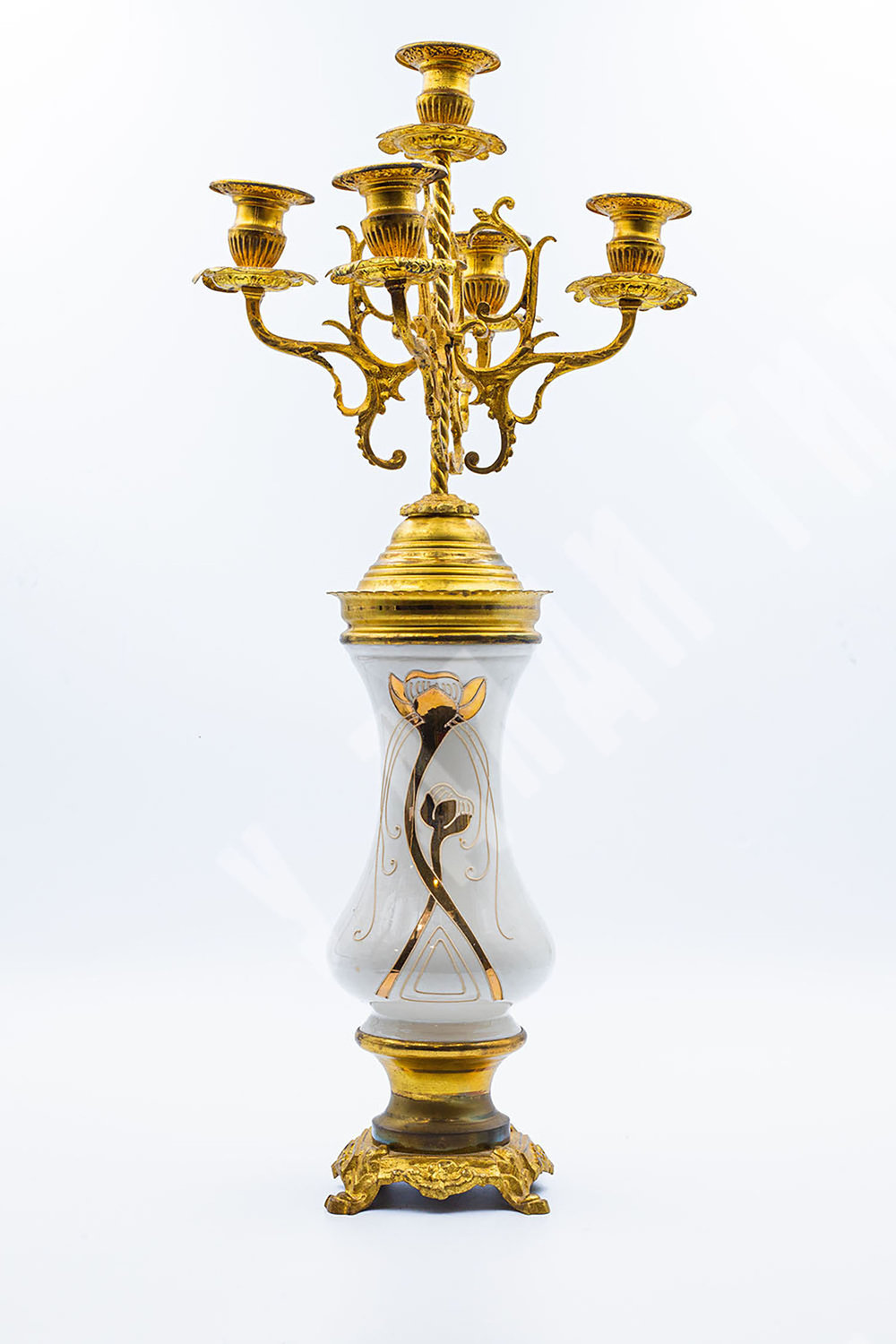 Фарфоровый часовой гарнитур с двумя жирандолями. Франция. Нач. XX в.