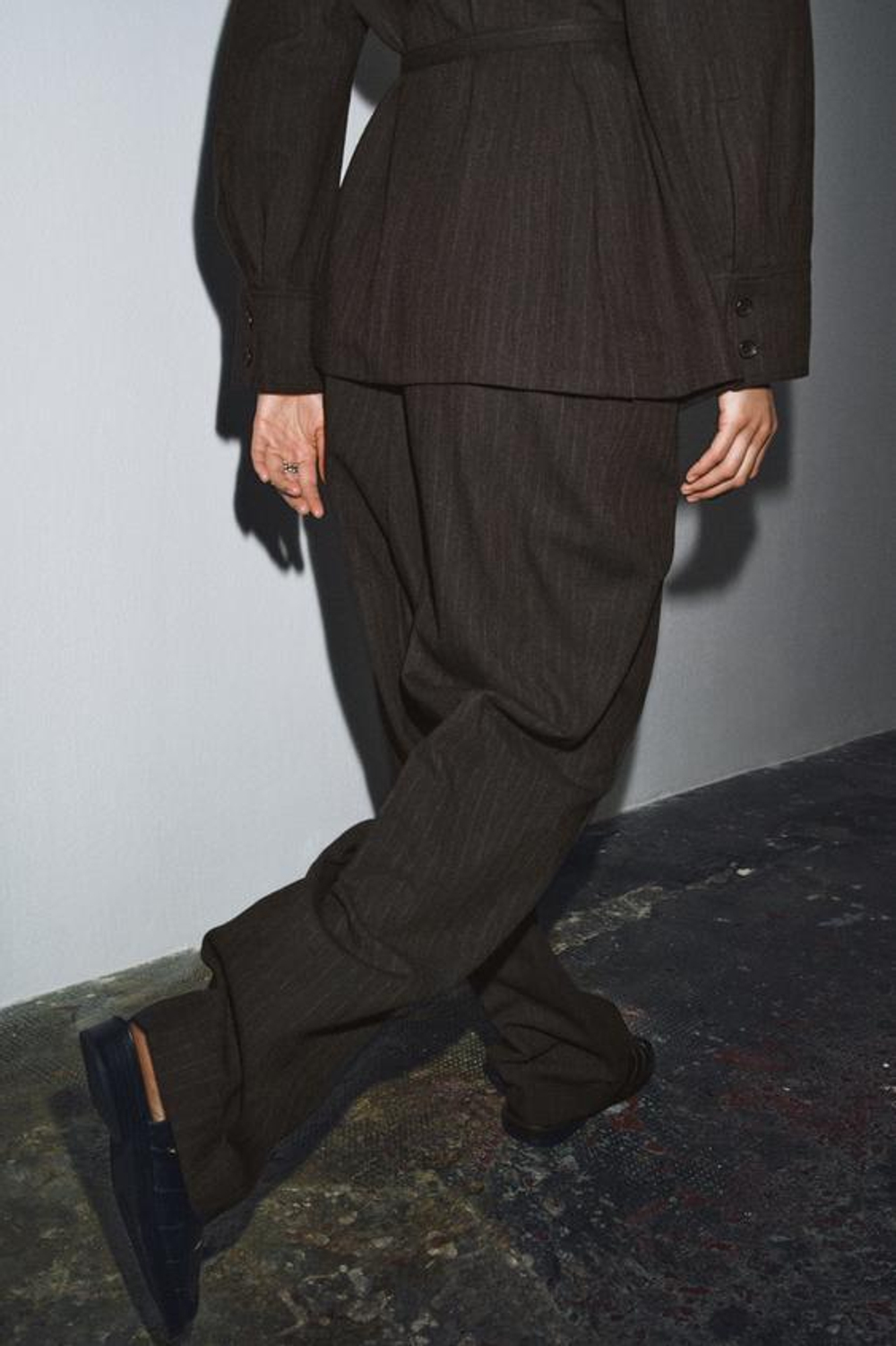 ZARA БРЮКИ В ЕЛОЧКУ С ЗАЩИПАМИ — ZW COLLECTION, КОРИЧНЕВЫЙ МЕЛАНЖ