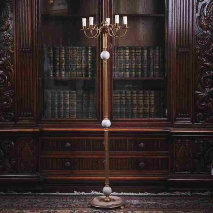 Напольный торшер в классическом стиле