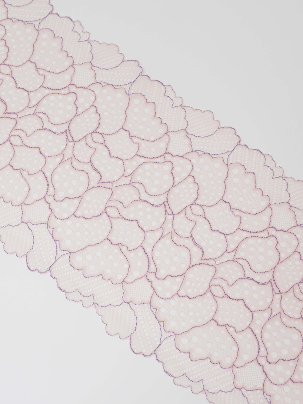 Эластичное кружево светло-пудровое с яркой лавандой ширина 18 см