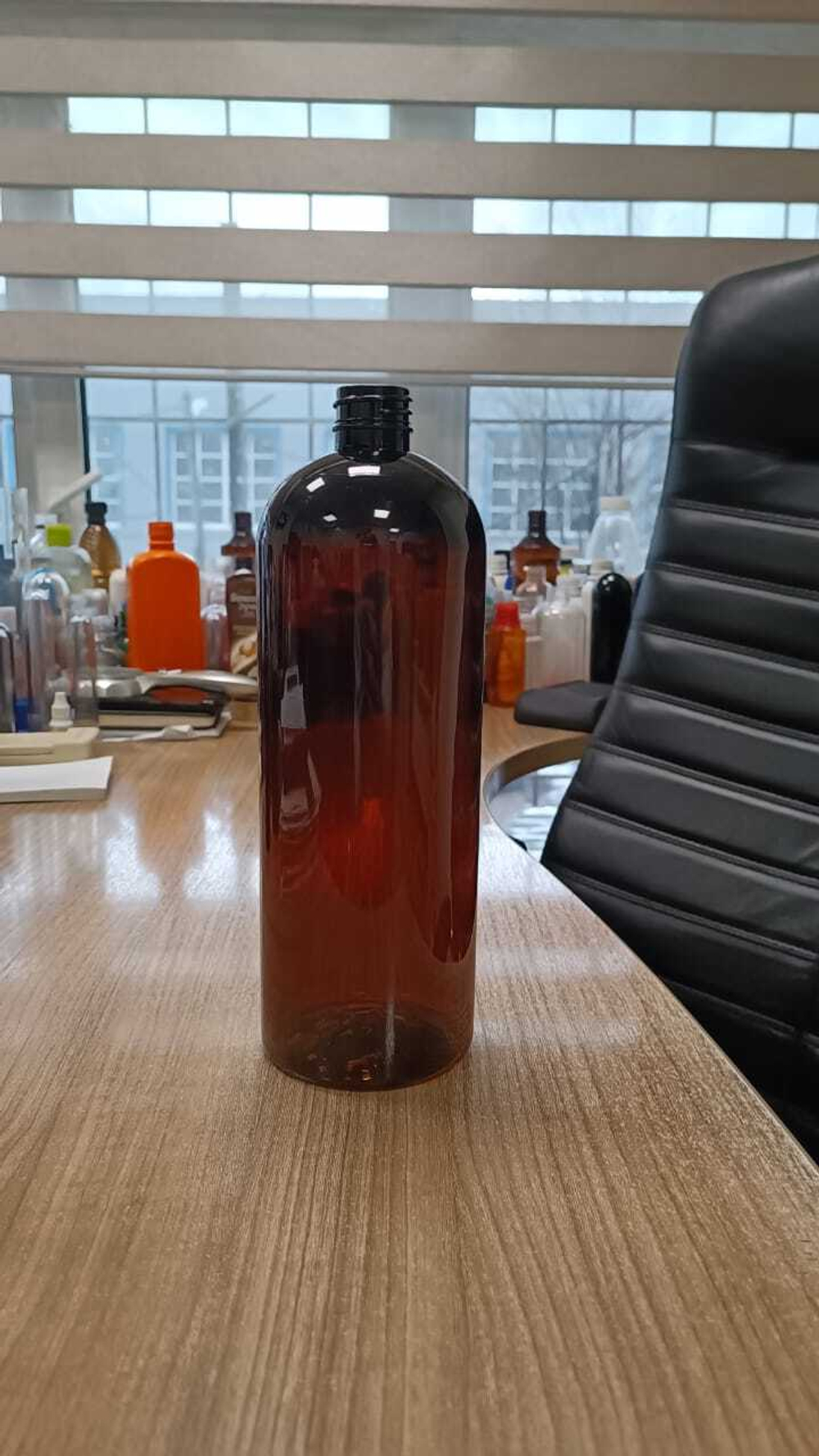 Флакон 1000 мл 28 мм ПЭТ покатые плечи