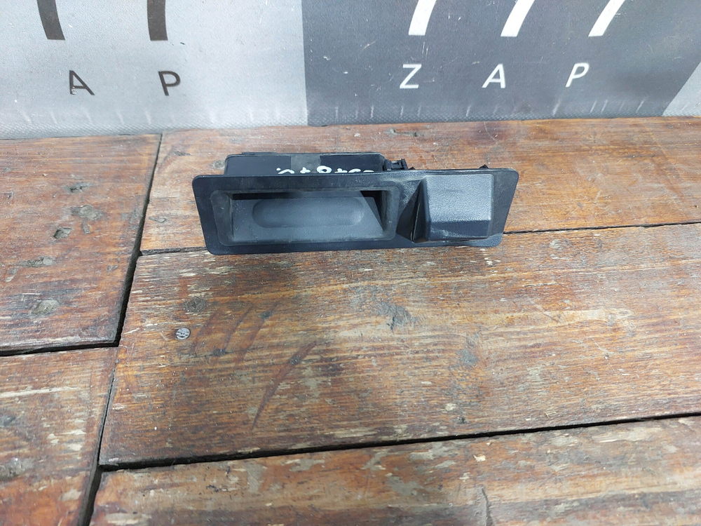 Ручка крышки багажника Geely Monjaro 21-нв Б/У Оригинал 7045133700