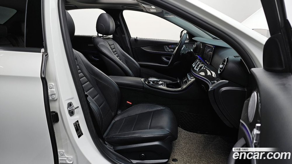 Mercedes-Benz E-Class W213 E300 4MATIC AMG Line (02.2020)