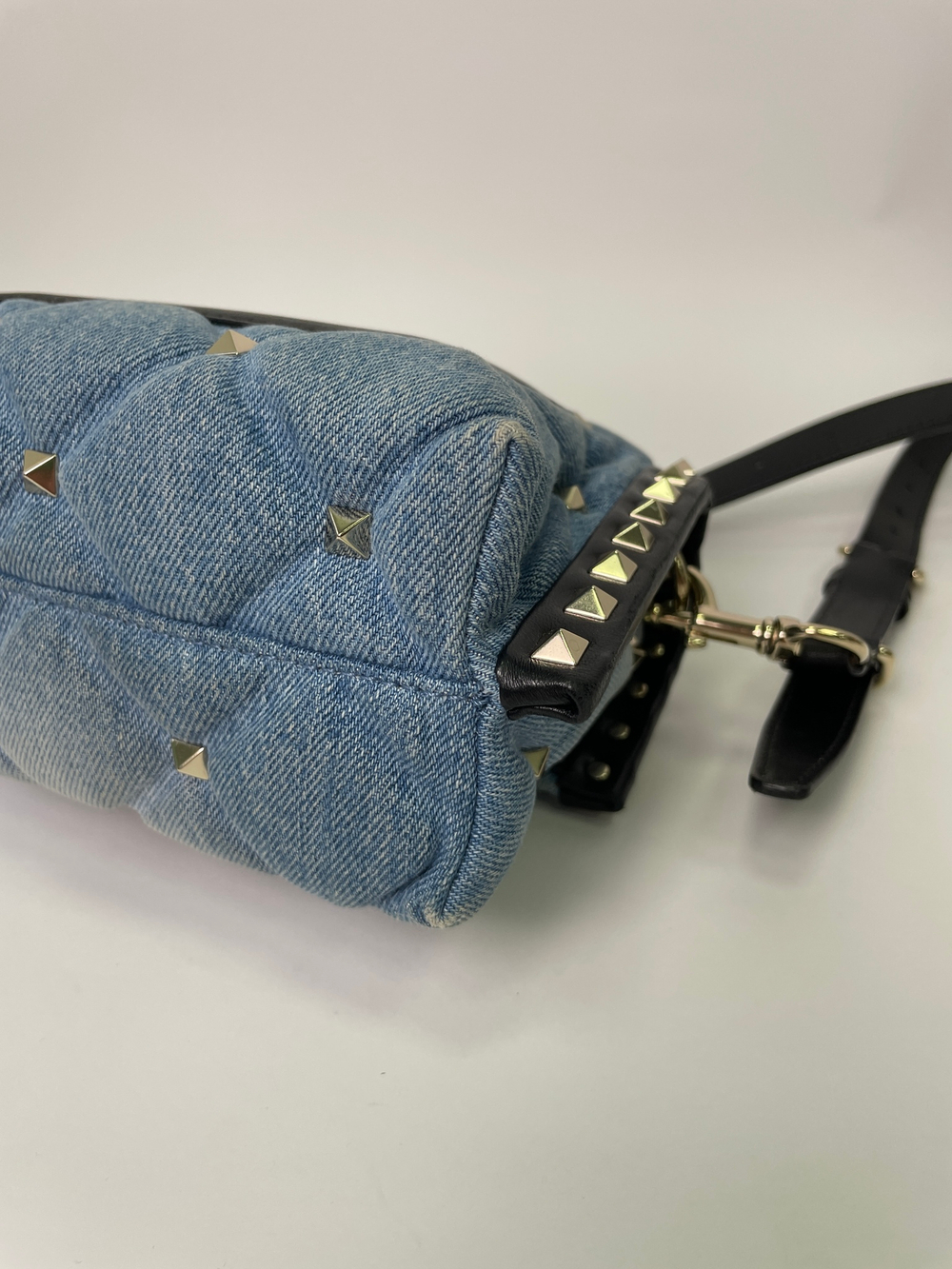 Сумка Valentino Garavani Candystud Top Handle Bag Leather