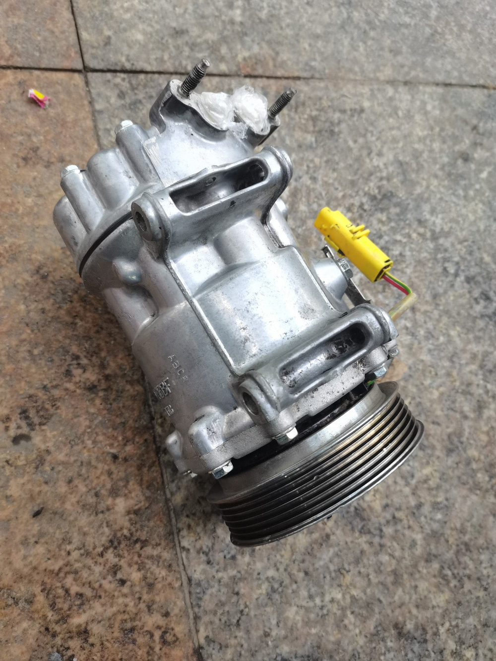 Компрессор кондиционера Citroen C5/DS5/DS6/Peugeot 3008/508/C4L 1.6T