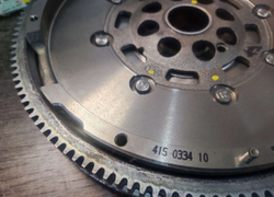 Новый маховик двухмассовый LUK 415033410 MQ250